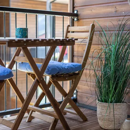 Modern With Balcony In The Center Of شقة